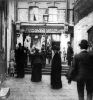Filename=Black_Lion_Yard,_date_unknown.jpg
Filesize=65KB
Dimensions=526x561
Date added=Mar 01, 2008 Black_Lion_Yard,_date_unknown.jpg
